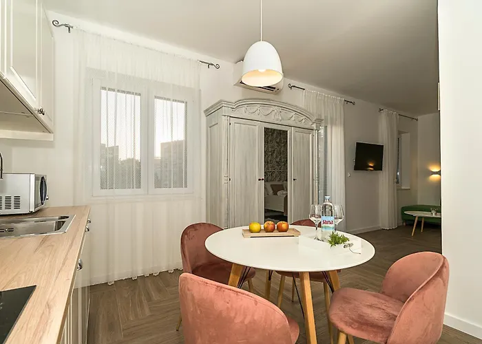 Marcel Apartment Split