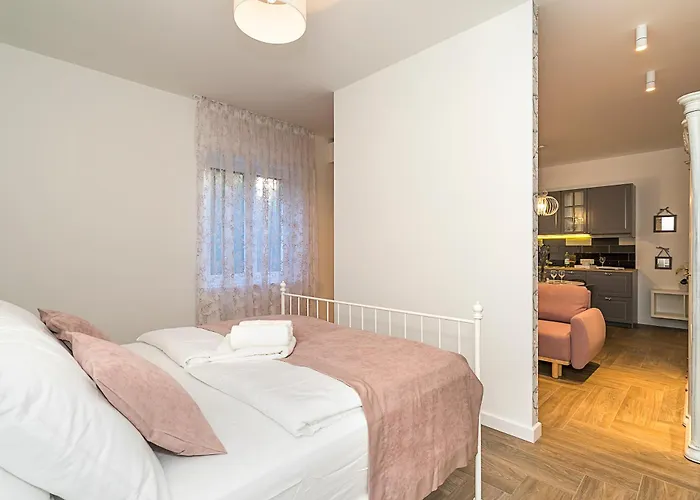 Marcel Apartment Split